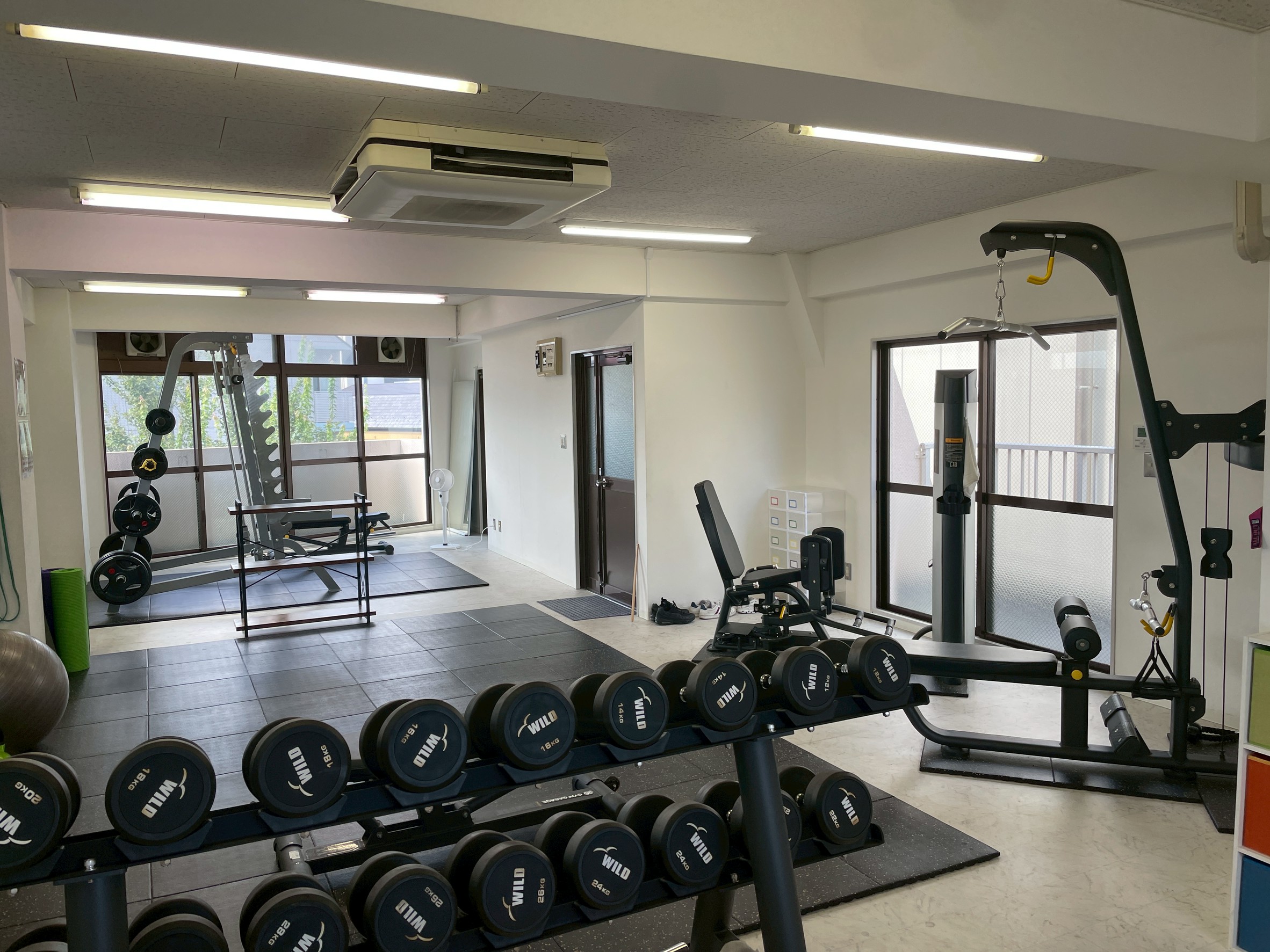 BUFF Personal GYM 稲毛店 JR稲毛駅東口徒歩6分 ラグジュアリーな空間の店舗